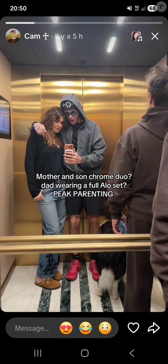 C'est avec son fils et son épouse qu'il a choisi de partir se détendre.

Cameron Smet avec ses parents David Hallyday et Alexandra Pastor le 14 février 2026.