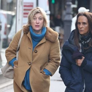 Valeria Bruni-Tedeschi et Karine Silla arrivent à la cérémonie d'enterrement du réalisateur français Bertrand Blier à l'église Saint Roch à Paris, France, le 29 janvier 2025. Le cinéaste français provocateur qui a remporté des succès avec des comédies transgressives mettant en scène Gérard Depardieu et Isabelle Huppert est décédé à l'âge de 85 ans. Photo par Jerome Domine/ABACAPRESS.COM