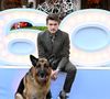 Une bien triste nouvelle pour les aficionados de la série Hudson & Rex...
Exclusif - John Reardon et Diesel vom Burgimwald aka Rex sont au MIPTV 2023 à Cannes, France pour promouvoir la série "Hudsson et Rex" durant CanneSeries Saison 6. © Bruno Bebert/Bestimage