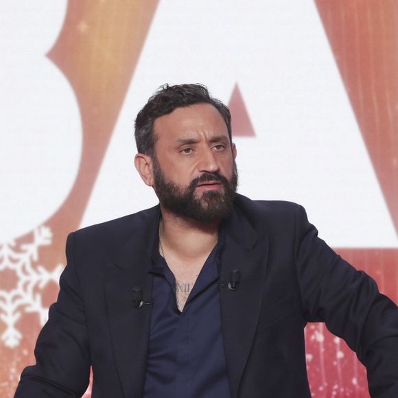 Exclusif - Cyril Hanouna sur le plateau de l'émission "Touche pas à mon poste" (TPMP) diffusée en direct sur C8 le 17 décembre 2024. © Jack Tribeca / Bestimage