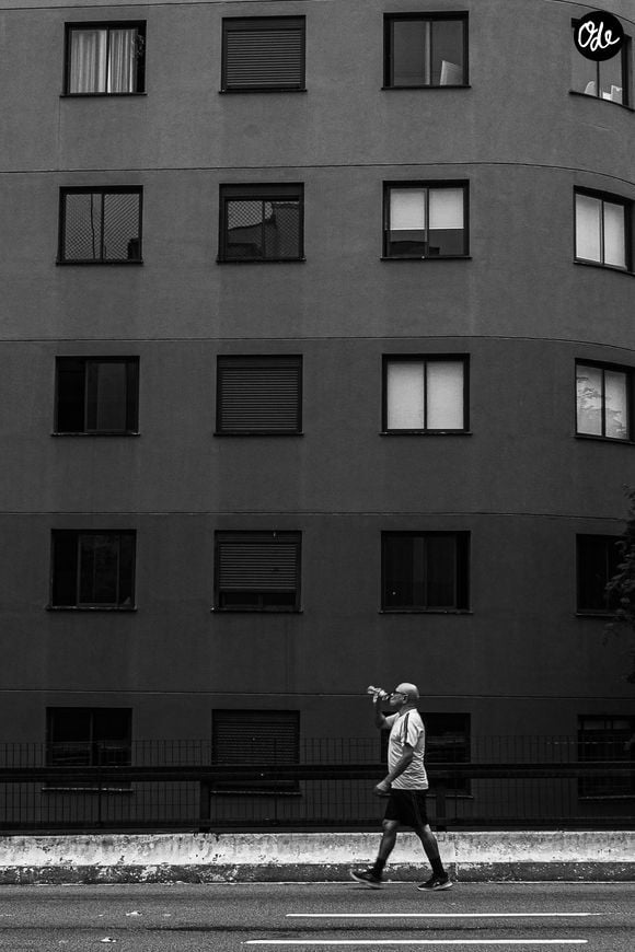 Les bénéfices se situent autour de 6 000 à 8 000 pas par jour après 60 ans.

Image Pexels
