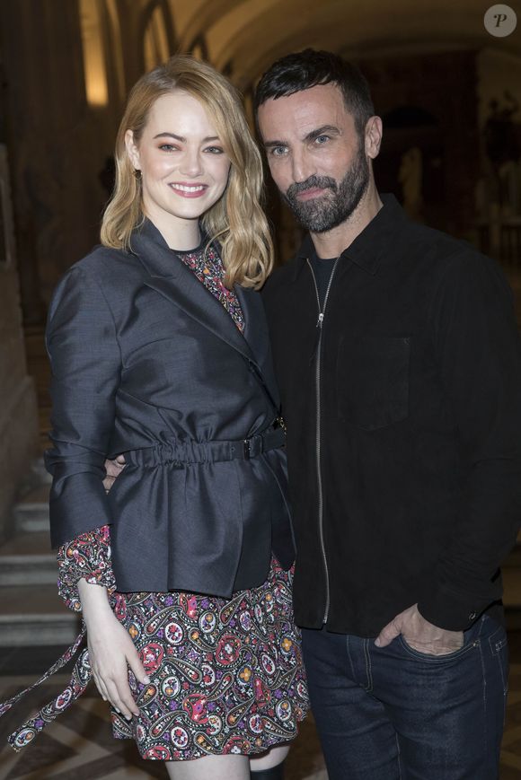 Emma Stone et Le styliste Nicolas Ghesquière - Backstage - défilé de mode PAP Femme automne-hiver 2018/2019 " Louis Vuitton " à Paris le 6 mars 2018
© Olivier Borde / Bestimage