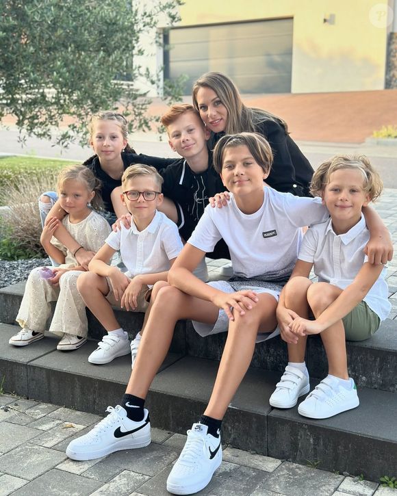 La raison est simple, les tournages sont trop difficiles pour ses enfants.

Camille Santoro de "Familles nombreuses"