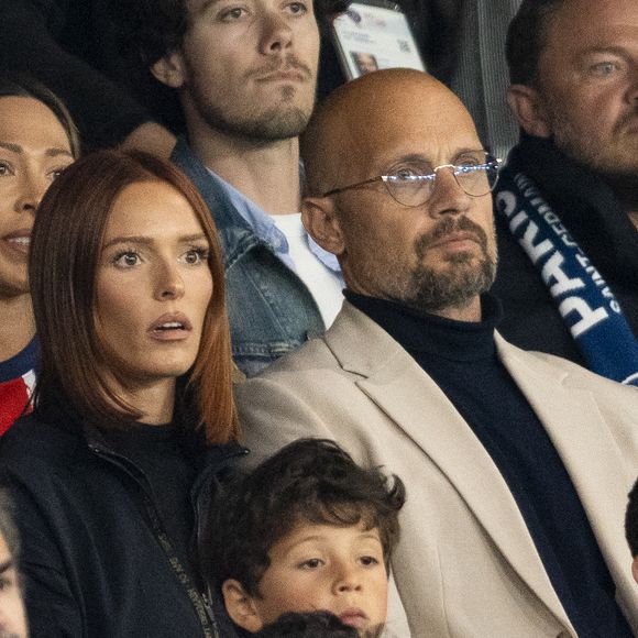 Maëva Coucke (Miss France 2018) et Loic Berardengo - Célébrités dans les tribunes lors du match retour de la Ligue Des Champions 2024-2025 (LDC) "PSG - Arsenal" (2-1) au Parc des Princes à Paris le 7 mai 2025. © Cyril Moreau/Bestimage