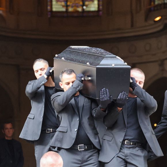 Thierry Ardisson avait néanmoins déjà imaginé sa mort, au courant de sa vie. 

Sorties des obsèques de Thierry Ardisson en l’église Saint-Roch de Paris, France, le 17 juillet 2025. © Clovis-Jacovides/Bestimage