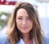 Entre quiétude intime et élégance germanopratine, 

Laura Smet lors du photocall de "Surface" sur la plage du Majestic lors du festival CanneSeries saison 8 à Cannes, France  © Denis Guignebourg/Bestimage
