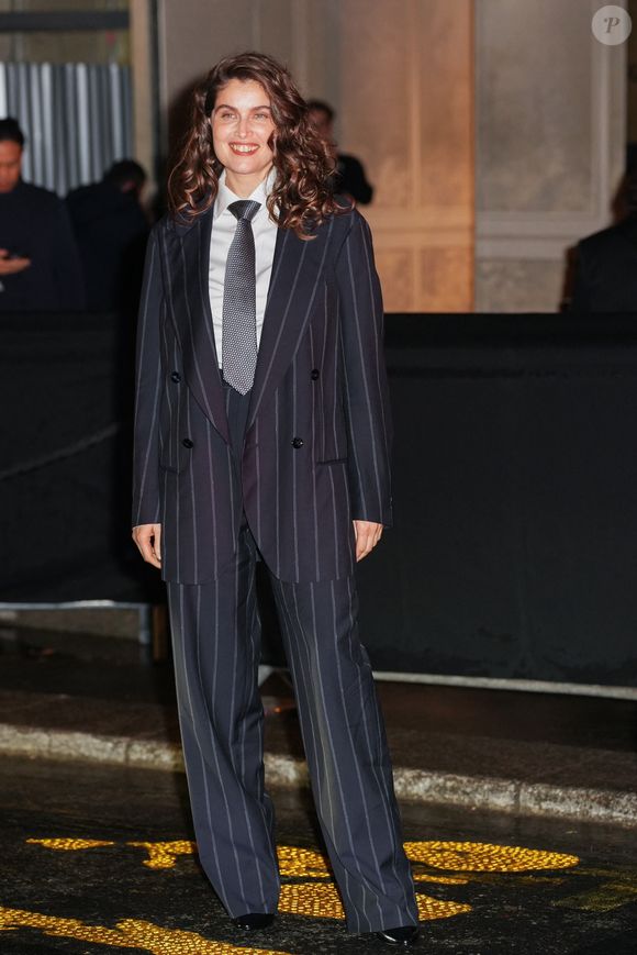 Interrogée par "Madame Figaro", elle confie aimer "partir se baigner dans des criques tranquilles loin de la foule",

Laetitia Casta - Arrivées des célébrités au défilé Armani Privé  "Collection Haute Couture Printemps/Eté 2025" lors de la Fashion Week de Paris (PFW) le 28 janvier 2025.

© Lucia Sabatelli / Bestimage