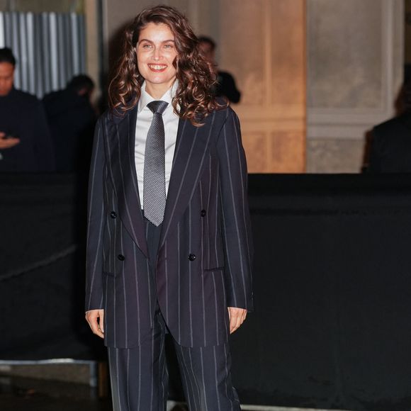 Interrogée par "Madame Figaro", elle confie aimer "partir se baigner dans des criques tranquilles loin de la foule",

Laetitia Casta - Arrivées des célébrités au défilé Armani Privé  "Collection Haute Couture Printemps/Eté 2025" lors de la Fashion Week de Paris (PFW) le 28 janvier 2025.

© Lucia Sabatelli / Bestimage