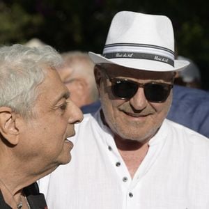 Exclusif - Enrico Macias, Jean-Marie Bigard - Personnalités à l'exposition photographique de Paris Match "Eddie Barclay — Saint-Tropez, le sens de la fête !" place Blanqui à Saint-Tropez le 11 juillet 2025.

© Sophie Louvet / Nice Matin / Bestimage