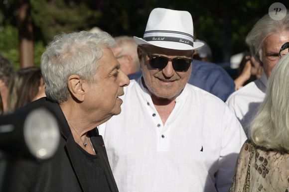Exclusif - Enrico Macias, Jean-Marie Bigard - Personnalités à l'exposition photographique de Paris Match "Eddie Barclay — Saint-Tropez, le sens de la fête !" place Blanqui à Saint-Tropez le 11 juillet 2025.

© Sophie Louvet / Nice Matin / Bestimage