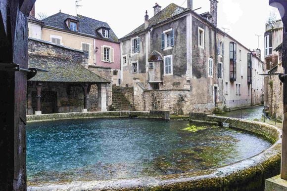 Tonnerre (89) : la fosse Dionne, source d'eau située au centre ville. Un lavoir a ete amenage autour de la source - Photo by Bordier S./ANDBZ/ABACAPRESS.COM
