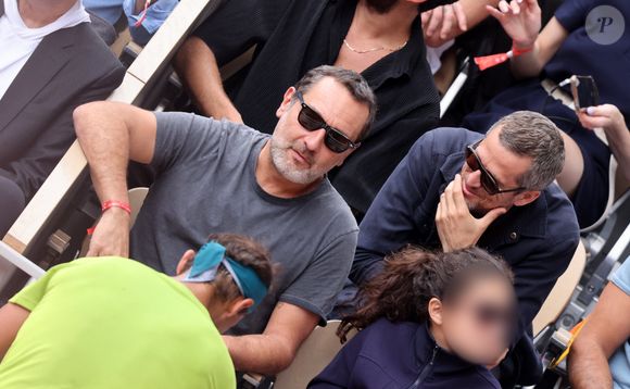 Rafael Nadal, Guillaume Canet, Gilles Lellouche et sa fille Ava dans les tribunes lors des Internationaux de France de Tennis de Roland Garros 2022. Paris, le 5 juin 2022. © Dominique Jacovides/Bestimage