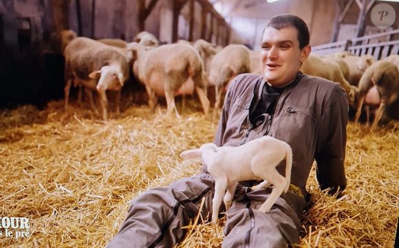 Il n'a jamais été plus loin que le bisou avec une femme
Mathieu, candidat de "L'amour est dans le pré 2025"