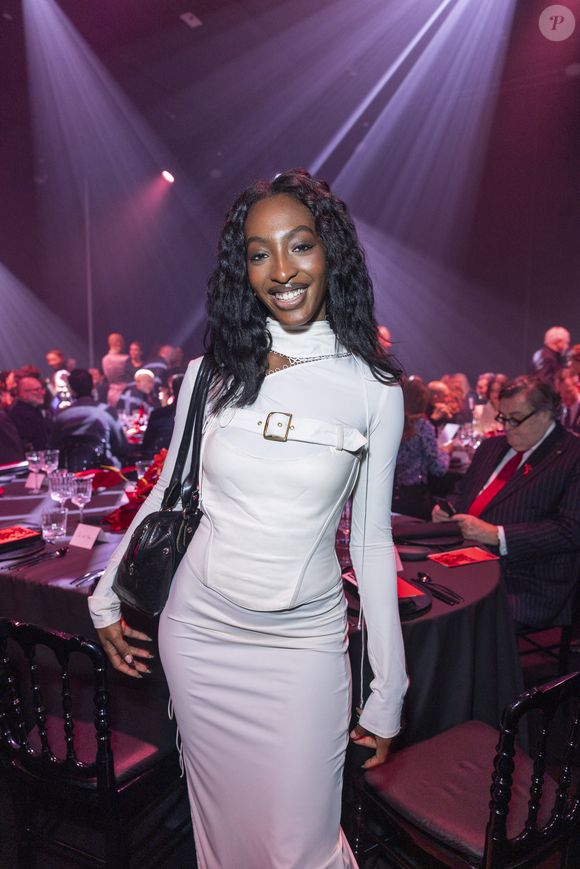 Reste désormais à espérer que la fin de la tournée se déroulera sans davantage de heurts.

Ebony Cham au photocall du 22ème dîner de la mode pour le Sidaction à Paris le 30 janvier 2025.
© Olivier Borde / Bestimage
