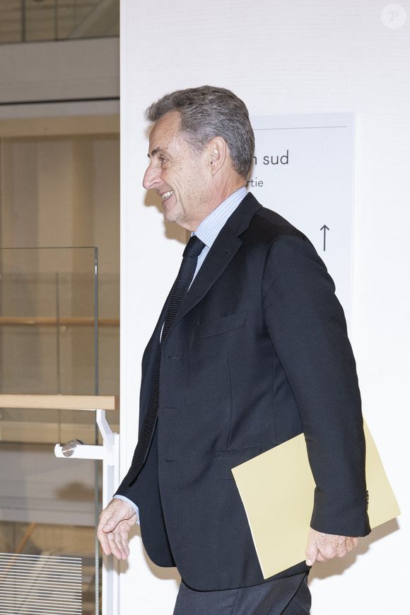 L'ancien président français Nicolas Sarkozy - N.Sarkozy et 11 autres prévenus arrivent au tribunal de Paris pour leur procès pour des accusations de financement illégal de la campagne présidentielle victorieuse de 2007 par le dictateur M.Kadhafi, le 29 janvier 2025. © Pierre Perusseau/Bestimage