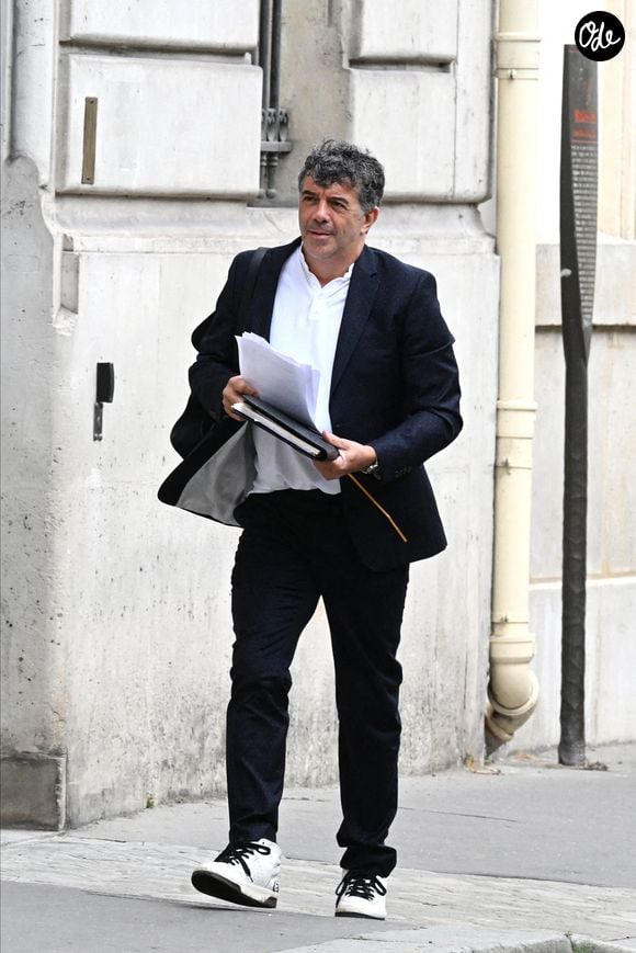 Exclusif - Stéphane Plaza arrive à la Maison de la Chimie à Paris avec ses avocats pour donner une conférence de presse le 5 juin 2025.
©Agence / Bestimage
