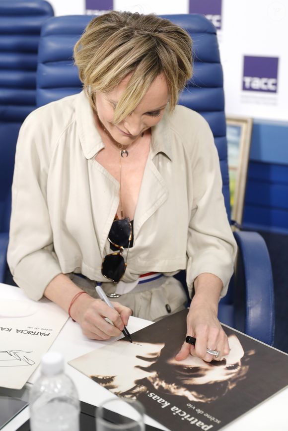 La chanteuse française Patricia Kaas lors d'une conférence de presse sur la sortie de son nouvel album à Moscou, Russie, le 8 novembre 2017. (ITAR TASS / BESTIMAGE).