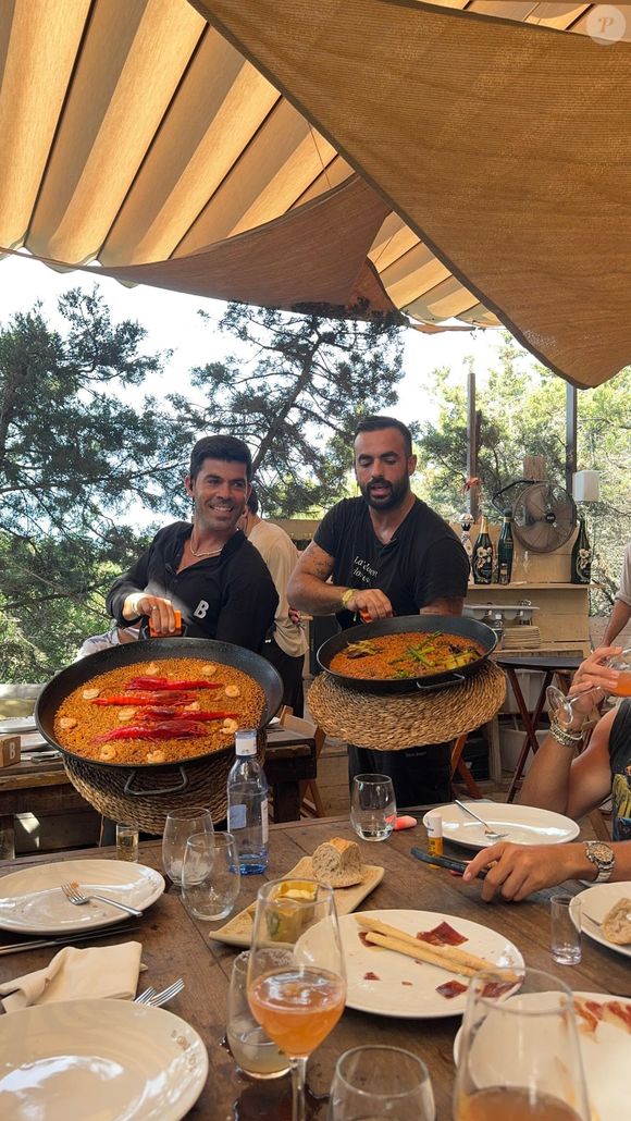 Cameron Hallyday a partagé plusieurs photos de ses vacances dans une story Instagram le 10 août 2025.