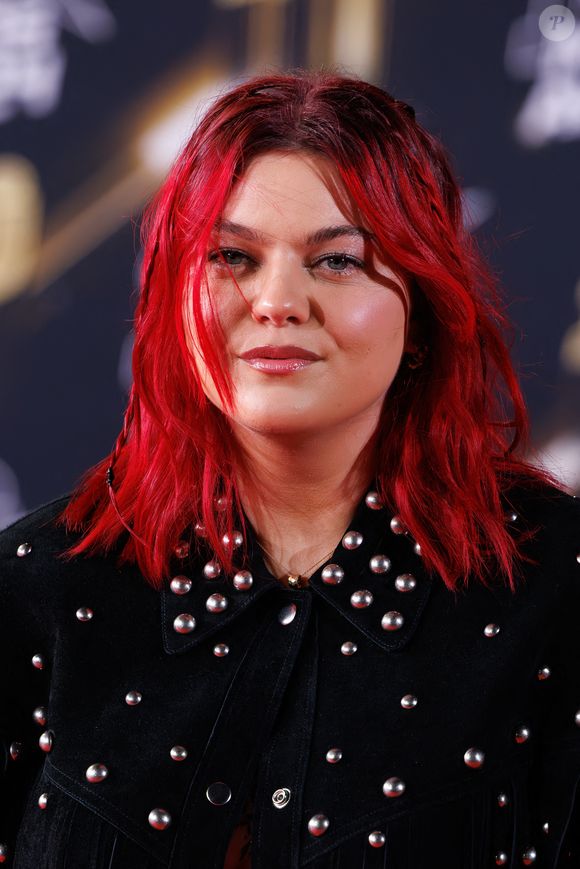 Louane Emera assiste aux 26e NRJ Music Awards au Palais des Festivals le 1er novembre 2024 à Cannes, France. Photo par Anne Barson/ABACAPRESS.COM