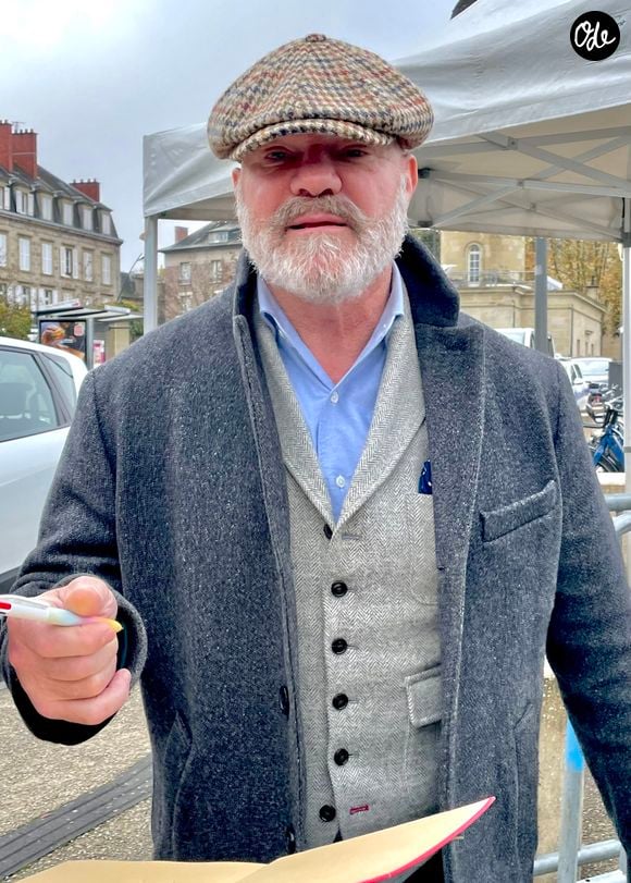 Philippe Etchebest (pour le livre "Un chef au bout du monde") en dédicace à la 43ème Foire du Livre de Brive le 9 novembre 2025.

© Fabien Faure / Bestimage