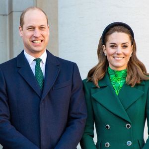 Le prince William et Kate Middleton forment l'un des couples les plus glamours du monde. Les deux tourtereaux se sont rencontrés à l'université Saint-Andrews, qu'il fréquentait tous les deux. 
Le prince William et Kate Middleton.