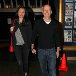 Avant même que le diagnostic ne tombe, l’ex mannequin vit une période de grande confusion. Elle pense même quitter Bruce Willis, dont le comportement change de manière inexplicable. 

Bruce Willis et sa femme Emma Heming Willis arrive au concert privé des "Rolling Stones" à Hollywood, le 20 mai 2015
FAMEFLYNET / BESTIMAGE