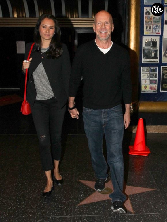 Avant même que le diagnostic ne tombe, l’ex mannequin vit une période de grande confusion. Elle pense même quitter Bruce Willis, dont le comportement change de manière inexplicable. 

Bruce Willis et sa femme Emma Heming Willis arrive au concert privé des "Rolling Stones" à Hollywood, le 20 mai 2015
FAMEFLYNET / BESTIMAGE