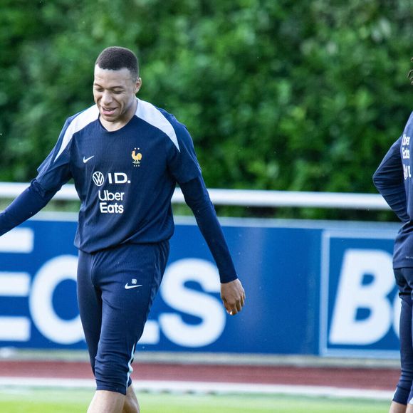 Kylian Mbappe lors de l'entraînement des joueurs de l'équipe de France de football au centre de formation et centre National du Football de Clairefontaine-en-Yvelines, France, le 2 juin 2025. © Baptiste Autissier/Psnewz/Bestimage