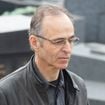 "Il a fait passer un mot" : Jean-Jacques Goldman est sorti de sa réserve après la perte d'une femme importante du milieu de télévision