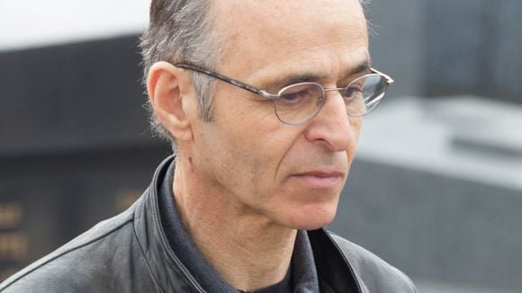 "Il a fait passer un mot" : Jean-Jacques Goldman est sorti de sa réserve après la perte d'une femme importante du milieu de télévision