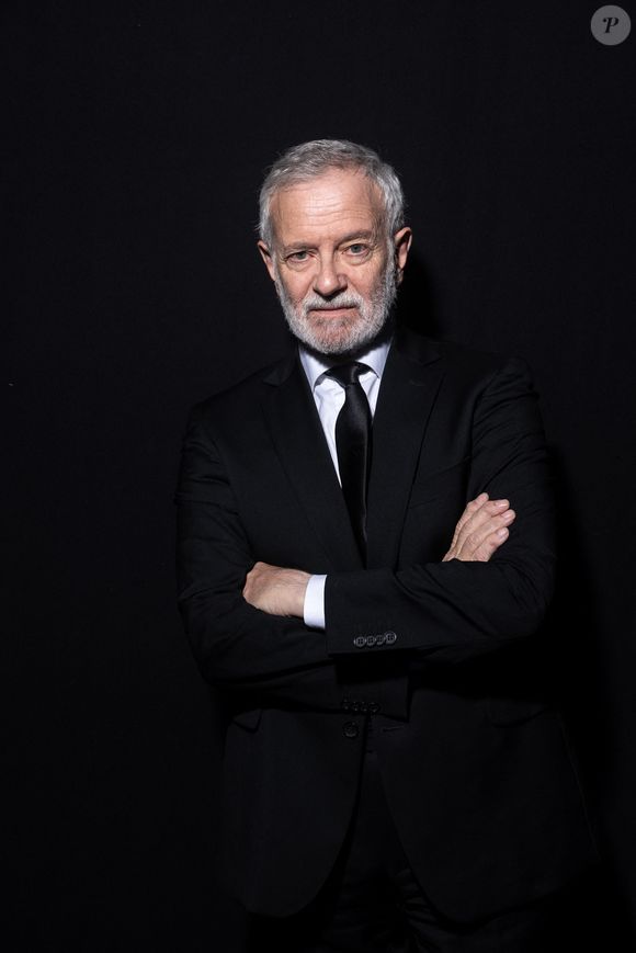Des refus qu'il comprend aujourd'hui avec le recul : "Elle savait toutes qu’un jour ou l’autre, ça finirait et ça a fini";

Francis Huster en backstage lors de l'enregistrement de l'émission "La Boîte à secrets", présentée par F.Bollaert et diffusée le 2 janvier 2026 sur France 3, dans les studios du Lendit à Saint-Denis, France, le 1er décembre 2025. © Cyril Moreau/Bestimage
