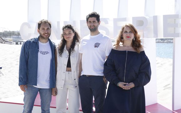 Ariane Seguillon, Youcef Agal, Mayel Elhajaoui et Louvia Bachelier (Demain nous appartient) lors du photocall de 'CanneSeries ' Saison 6 au Palais des Festivals de Cannes le 15 Avril 2023. © Denis Guignebourg/Bestimage