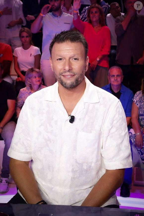 mais aussi anciens visages,

Raymond Aabou - Portraits des chroniqueurs lors de la nouvelle émission "Tout beau, tout n9uf" présentée par C. Hanouna sur W9 à Paris le 1er septembre 2025. © Jack Tribeca / Bestimage