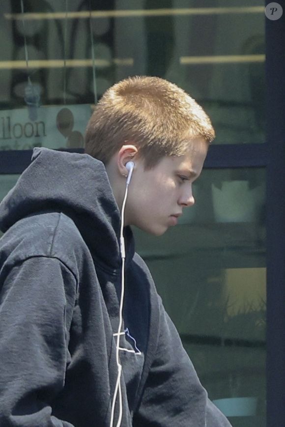 Los Feliz, CA  - EXCLUSIVE  - Shiloh Jolie-Pitt, Angelina Jolie and Brad Pitt's child, was photographed running errands. Shiloh wears black clothing, short hair, headphones, Nike sneakers, and carries a bag.



Pictured: Shiloh Jolie Pitt