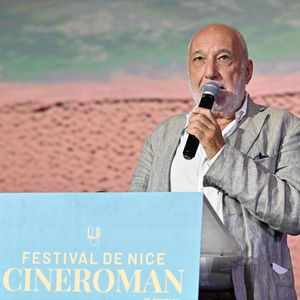 Il a ensuite lancé : "Je les vois très peu, je ne vais pas non plus… Je ne les prends jamais en week-end, il y a une grand-mère pour ça."

François Berléand lors de la cérémonie d'ouverture de la 7ème édition du Festival Cinéroman à Nice, au cinéma Pathé gare du Sud, le 29 septembre 2025.

© Dominique Jacovides - Bruno Bebert / Bestimage