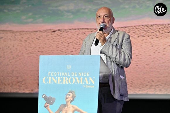 Il a ensuite lancé : "Je les vois très peu, je ne vais pas non plus… Je ne les prends jamais en week-end, il y a une grand-mère pour ça."

François Berléand lors de la cérémonie d'ouverture de la 7ème édition du Festival Cinéroman à Nice, au cinéma Pathé gare du Sud, le 29 septembre 2025.

© Dominique Jacovides - Bruno Bebert / Bestimage
