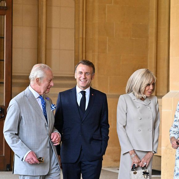 Déambulation d'Emmanuel Macron, président de la République Française, et de la Première dame Brigitte Macron, dans les jardins du château de Windsor avec le roi Charles III d'Angleterre et Camilla Parker Bowles, reine consort, le 9 juillet 2025. Au cours de cette promenade, le chef de l'Etat français et le souverain britannique ont abordé la protection de la biodiversité. Le couple présidentiel français est en visite officielle en Grande-Bretagne du 8 au 10 juillet 2025. 
© Jeanne Accorsini / Pool / Bestimage