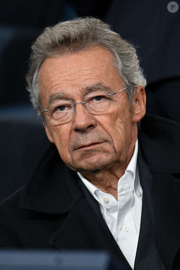 Michel Denisot lors du match PSG vs Monaco au Parc des Princes, à Paris, France, le 6 mars 2026.  Photo par Lionel Urman/Abaca