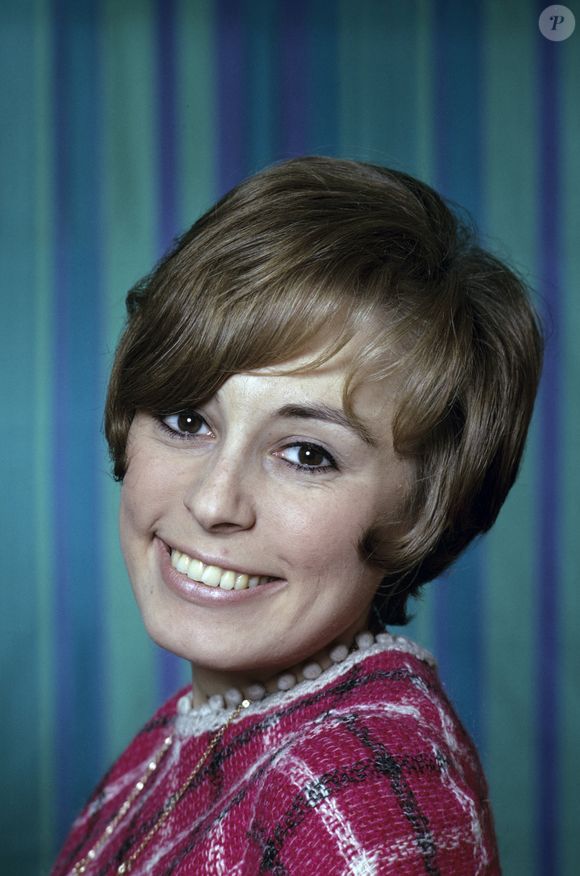 En France, à Paris, portrait studio de Georgette Lemaire, chanteuse le 25 mars 1969. Photo par Michel Ristroph via Bestimage