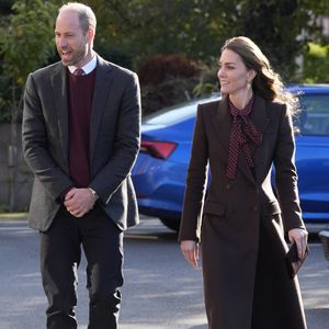 Le prince William, prince de Galles, et Catherine (Kate) Middleton, princesse de Galles, visitent le centre communautaire de Southport pour rencontrer les familles des personnes prises dans l'attaque au couteau de Southport plus tôt cette année, à Southport, Merseyside, Royaume-Uni, le 10 octobre 2024. © Danny Lawson/WPA-Pool/Bestimage