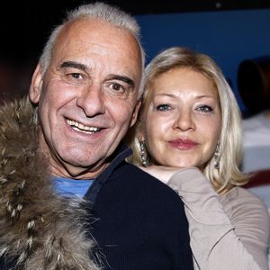 La maison aux volets bleus offre une vue imprenable sur la mer et est située à quelques mètres de la plage.

Michel Fugain et sa femme Sanda au concert de Michel Fugain et Pluribus, aux Folies Bergère, le 7 mars 2015.