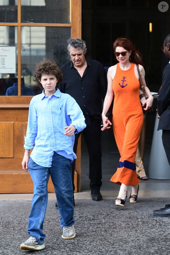 Julien Clerc et sa femme Hélène - Mariage de Claude Lelouch à la mairie du 18ème à Paris. Le 17 juin 2023