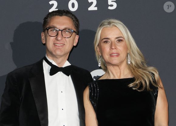 Maxime Saada et sa femme Sylvie au photocall du dîner de la 50ème édition de la cérémonie des César au Fouquet's à Paris, le 28 février 2025. 

Photo : Coadic Guirec / Bestimage