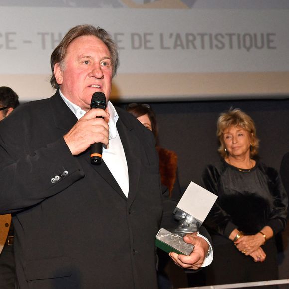 L'acteur est jugé au tribunal de Paris pour “agressions sexuelles” sur deux femmes lors du tournage du film "Les Volets verts" en 2021.

Gérard Depardieu, entourés par les membres du Jury, lors de la soirée de clôture de la 3eme édition du Festival Cinéroman à Nice, le 24 octobre 2021. 
©Bruno Bebert / Bestimage