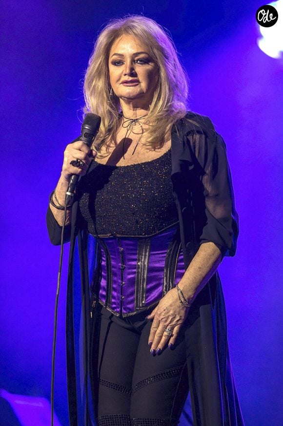 Bonnie Tyler restait toutefois très attachée à son Pays de Galles natal.

Bonnie Tyler en concert dans le cadre de la tournée "It's a Heartache Tour" à Hannovre le 25 mars 2018. Action Press / Bestimage