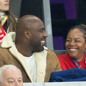 Le judoka était avec sa compagne Luthna

Teddy Riner et sa compagne Luthna Plocus au match de rugby du Tournoi des Six Nations France contre Angleterre au Stade de France à Saint-Denis le 14 mars 2026.  © AGENCE / BESTIMAGE