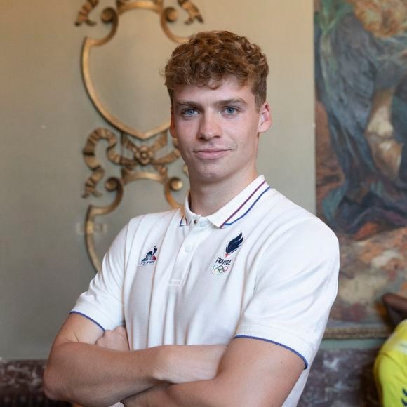 En story, Léon Marchand apparait assis sur la plage lors d'une session de surf.

Léon Marchand - Les Toulousains ont accueilli avec ferveur les athlètes de la Ville rose et de ses alentours, après leur performance aux Jeux Olympiques de Paris 2024 sur la place du Capitole le 18 septembre 2024.. © Frédéric Maligne/Bestimage