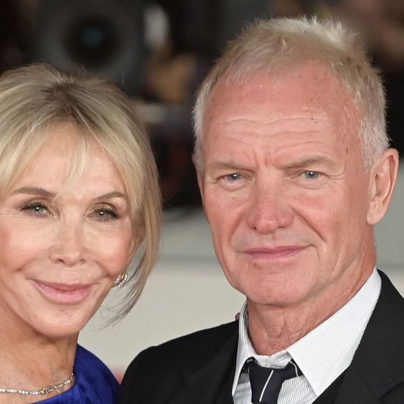 Entre vie paisible dans un décor historique et décisions radicales, il prouve qu’une légende mondiale peut mener une existence simple et éloignée des projecteurs.

23 octobre 2023, Rome, Italie : Trudie Styler (g) et Sting (d) assistent au tapis rouge de Posso entrare En ode to Naples au Rome Film Fest 2023 à l'Auditorium Parco della Musica. © Mario Cartelli/SOPA Images via ZUMA Press Wire / Bestimage