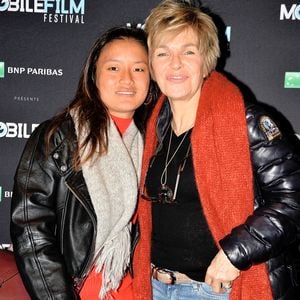 L’adoption de Migmar, rencontrée en Inde, avait été un véritable bouleversement dans sa vie.

Véronique Jannot et sa fille  Migmar - Projection de la sélection officielle et remise des prix lors du Mobile Film Festival au cinéma MK2 Bibliothèque à Paris, le 13 mars 2018. © Veeren/Bestimage