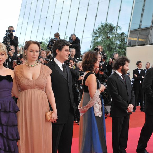 Tom Noonan, Spike Jonze, Catherine Keener, Michelle Williams, Samantha Morton avec Charlie Kaufman et Philip Seymour Hoffman au Festival de Cannes, le 23 mai 2008.

Photo : Hahn-Nebinger-Orban / Abaca